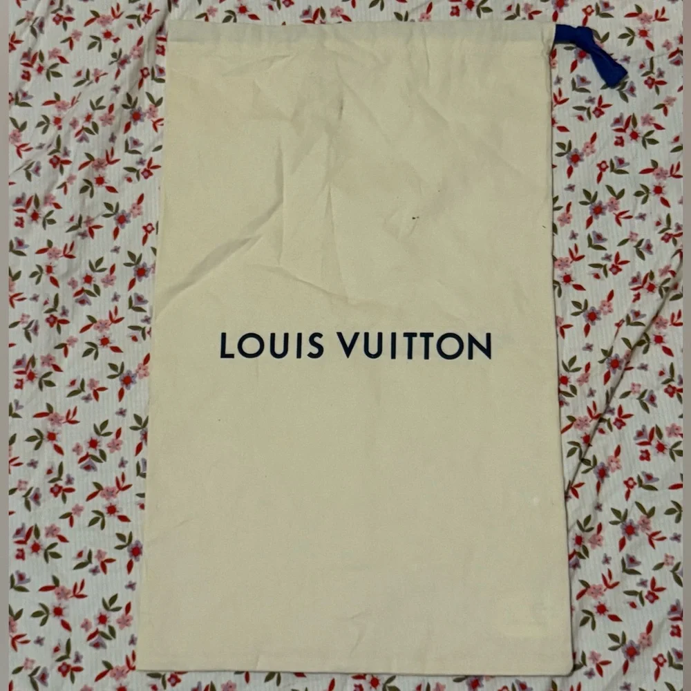 Louis Vuitton beige dust bag with navy logo and blue drawstring
